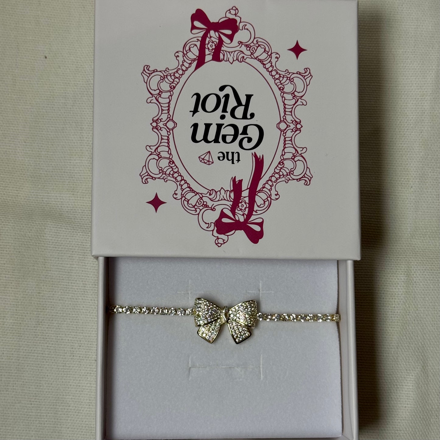 Bowtox – Crystal Bow Bracelet