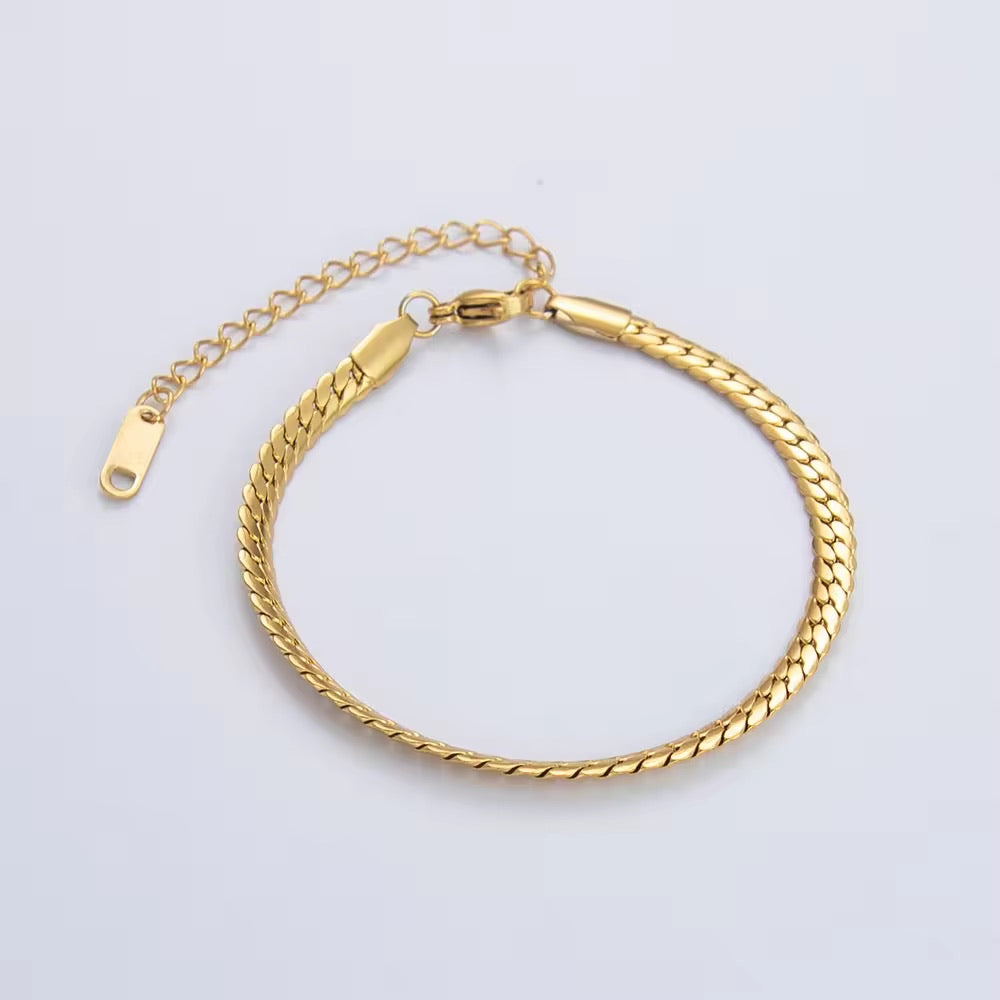 Linky Business – Gold Braided Stackable Bracelet