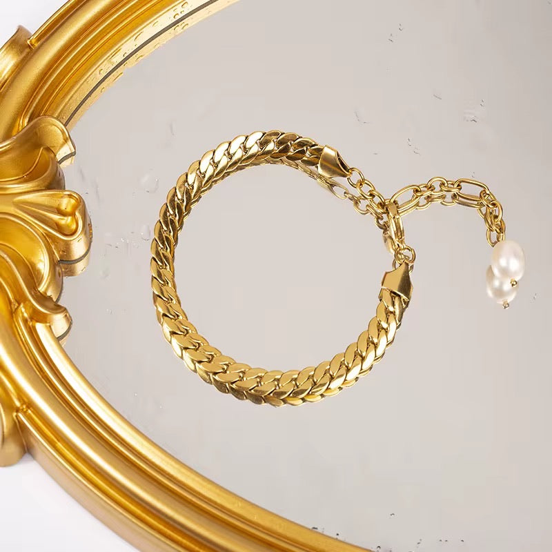 Linky Business – Gold Braided Stackable Bracelet