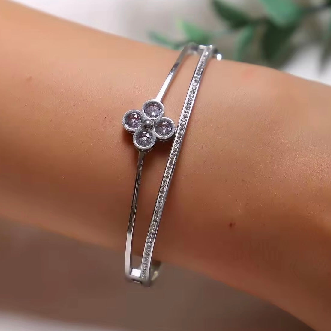 Lovebombed – Dainty Silver Flower Bangle