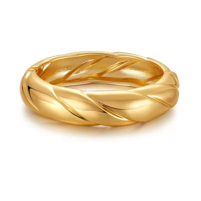Bold Move – Chunky Gold Statement Bracelet