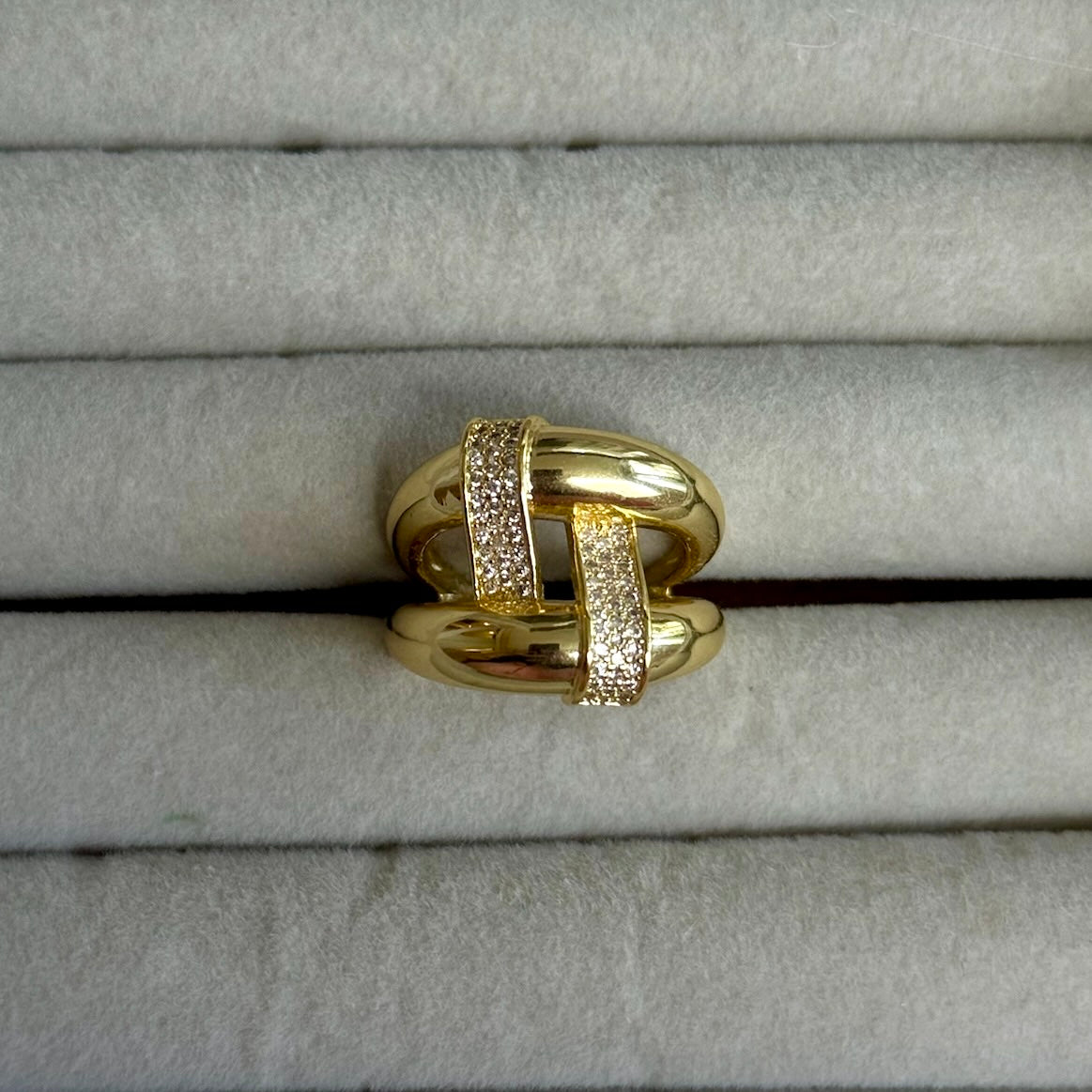 Hard Launch – Sculptural Double-Bar Statement Ring