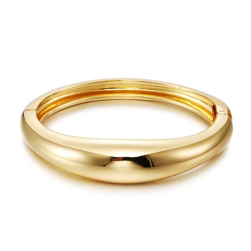 Hold Me Maybe – Asymmetrical Gold Bangle