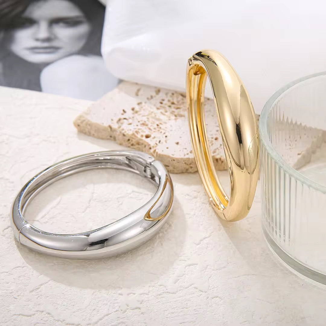 Hold Me Maybe – Asymmetrical Gold Bangle