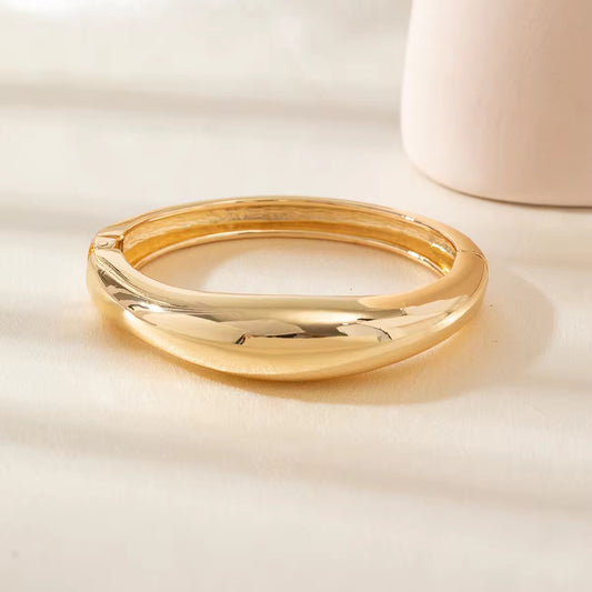 Hold Me Maybe – Asymmetrical Gold Bangle