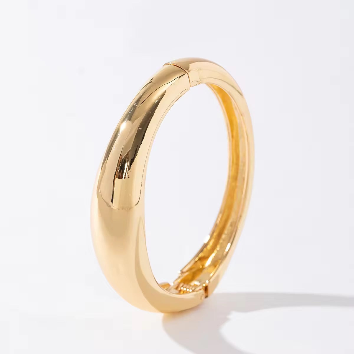 Hold Me Maybe – Asymmetrical Gold Bangle