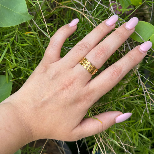 No Strings, Just Links - Linked Gold Ring