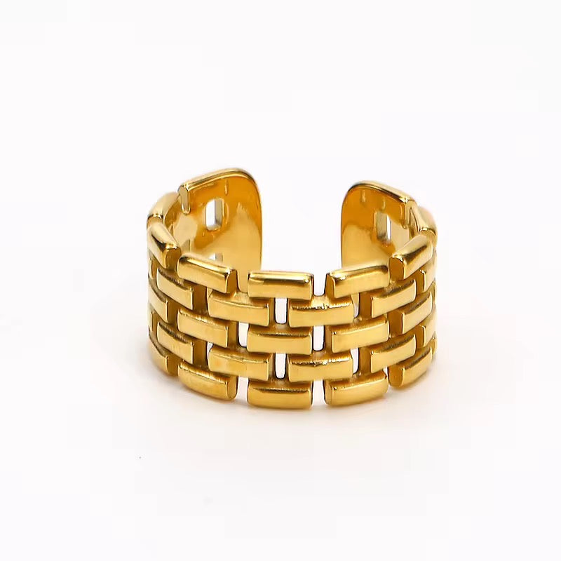 No Strings, Just Links - Linked Gold Ring