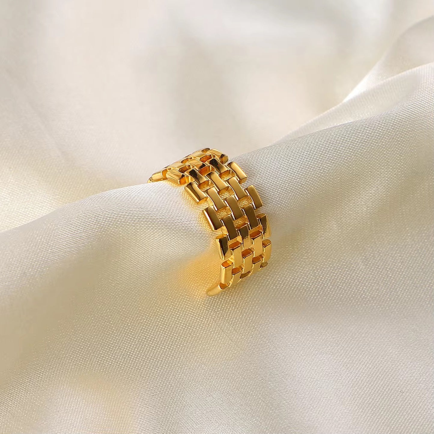 No Strings, Just Links - Linked Gold Ring