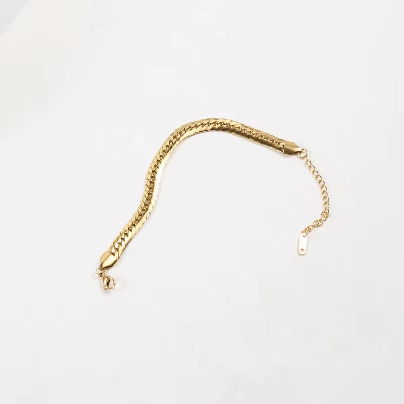Linky Business – Gold Braided Stackable Bracelet