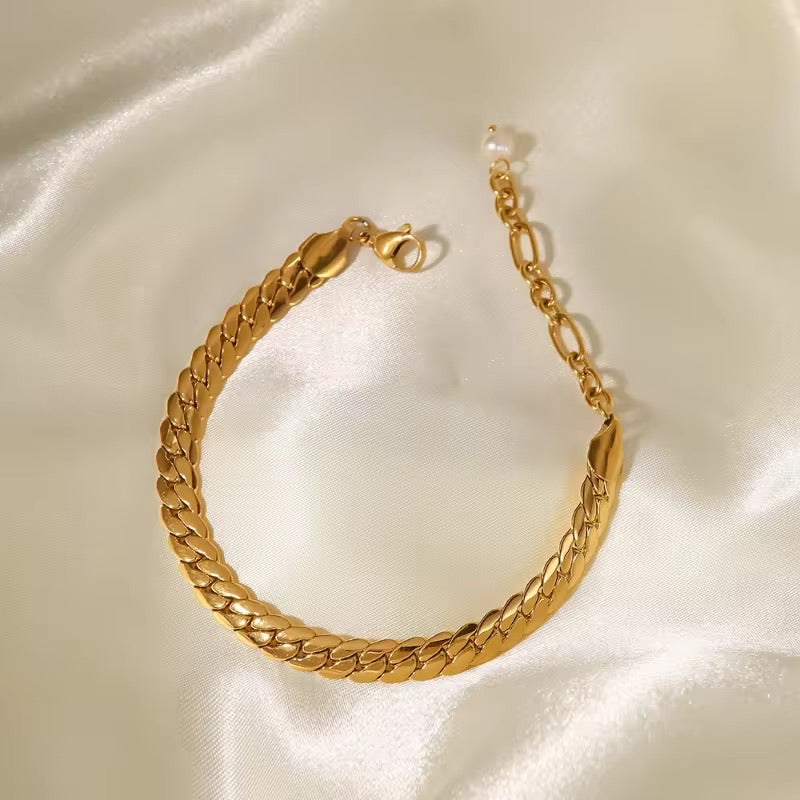 Linky Business – Gold Braided Stackable Bracelet