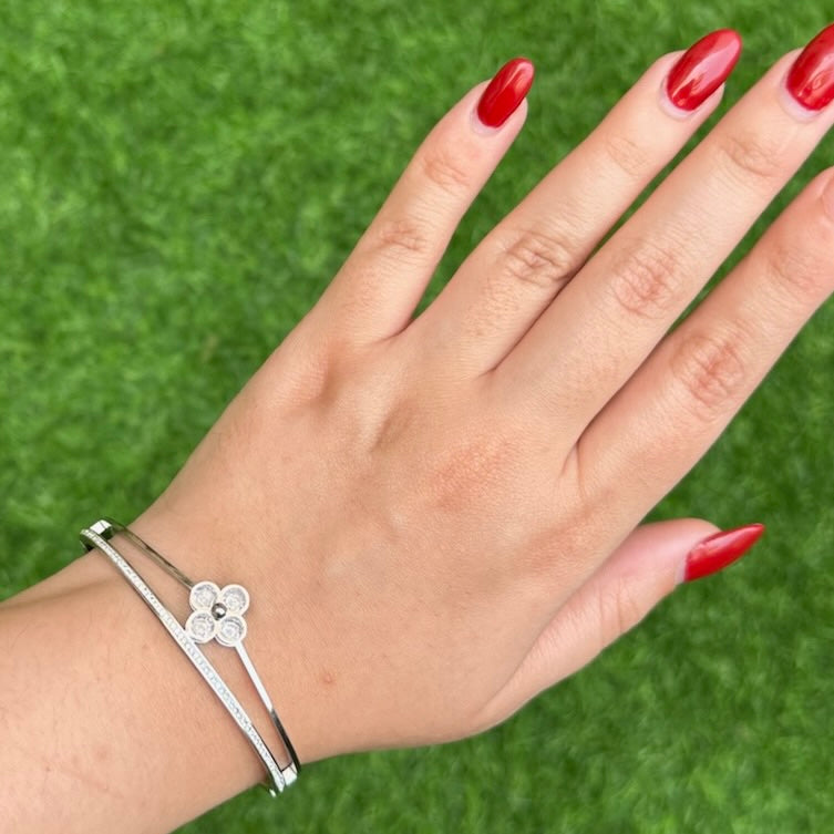 Lovebombed – Dainty Silver Flower Bangle