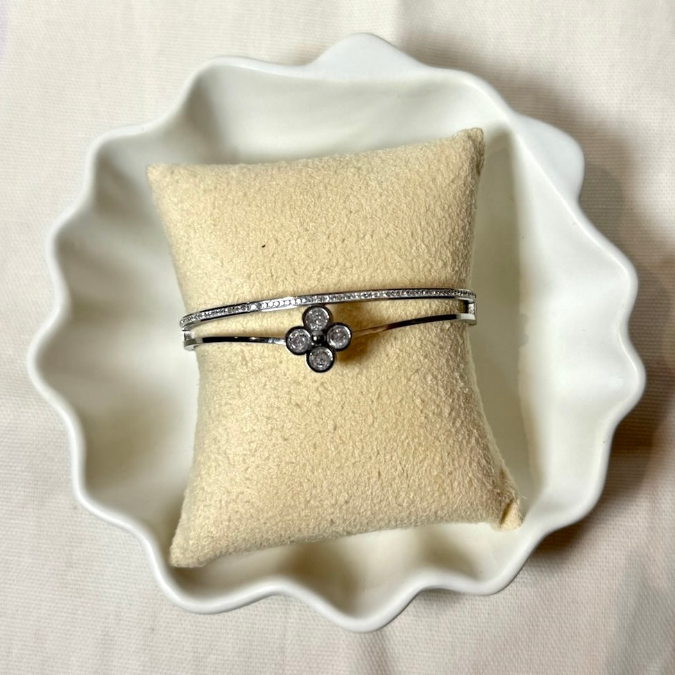 Lovebombed – Dainty Silver Flower Bangle